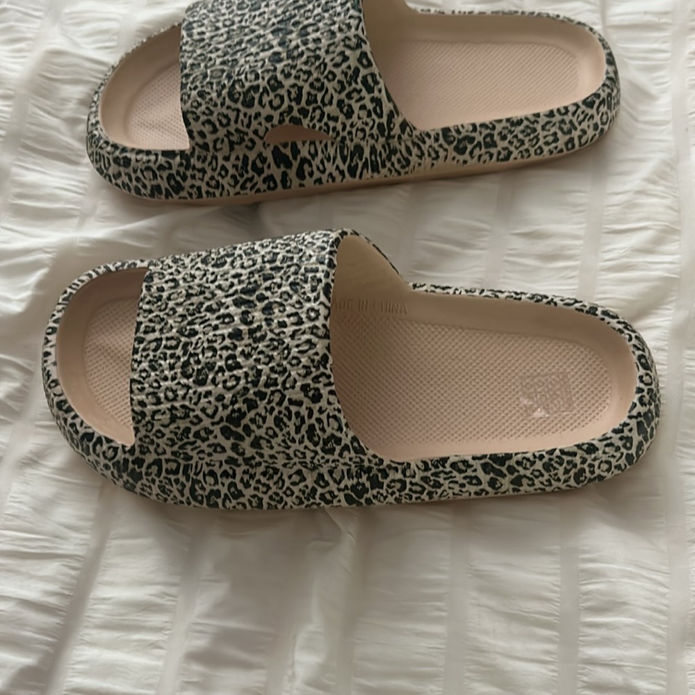 Sandals - Picture 2 of 4